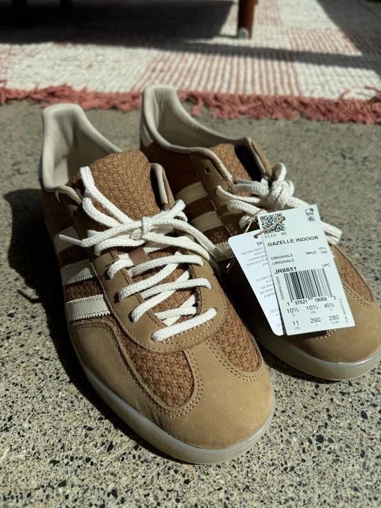 adidas Gazelle Indoor Men’s Sneakers in Brown and White - Picture 1 of 3